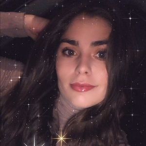 Meet your Posher, Adrianna